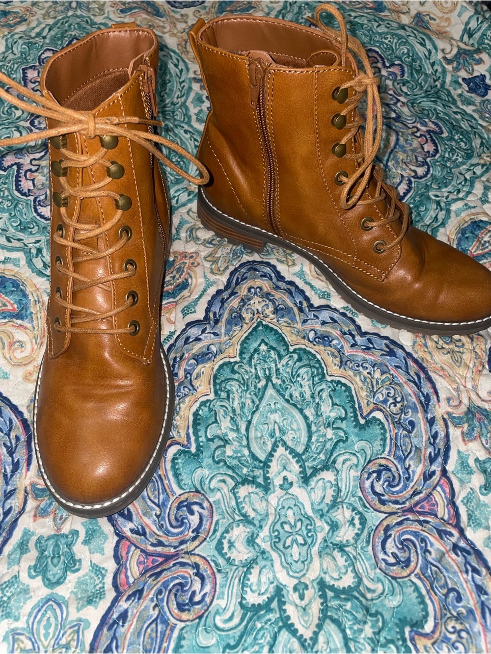 Sonoma Lace-Up Combat Boots in Tan Brown. Never been worn.